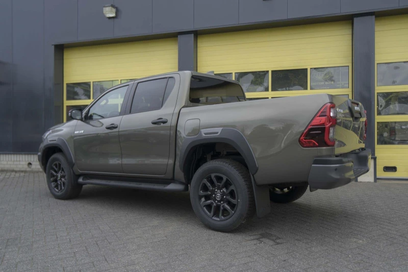 Toyota Hilux 2.8 D4-D Invincible JBL, снимка 2 - Автомобили и джипове - 47032578