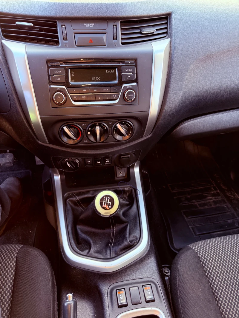 Nissan Navara NP300, снимка 14 - Автомобили и джипове - 52857785