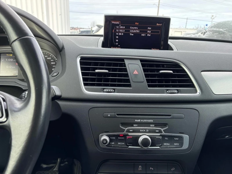 Audi Q3 2015 TECHNIK QUATTRO * БЕЗ ПЪРВОНАЧАЛНА ВНОСКА* , снимка 9 - Автомобили и джипове - 53163223