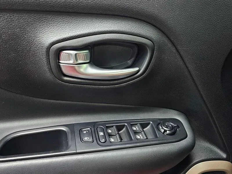 Jeep Renegade AWD LIMITED, снимка 16 - Автомобили и джипове - 55702114