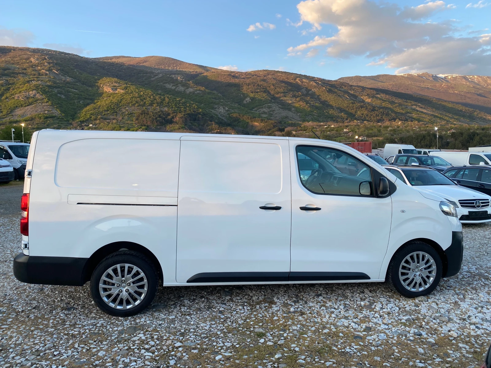 Opel Vivaro 2.0CDTI/2021г./MAXI/КАТО-НОВ, снимка 5 - Бусове и автобуси - 54390983