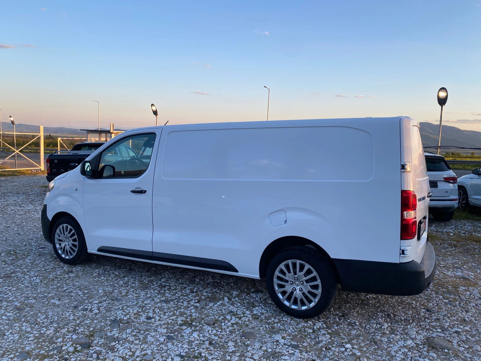 Opel Vivaro 2.0CDTI/2021г./MAXI/КАТО-НОВ, снимка 7 - Бусове и автобуси - 54390983