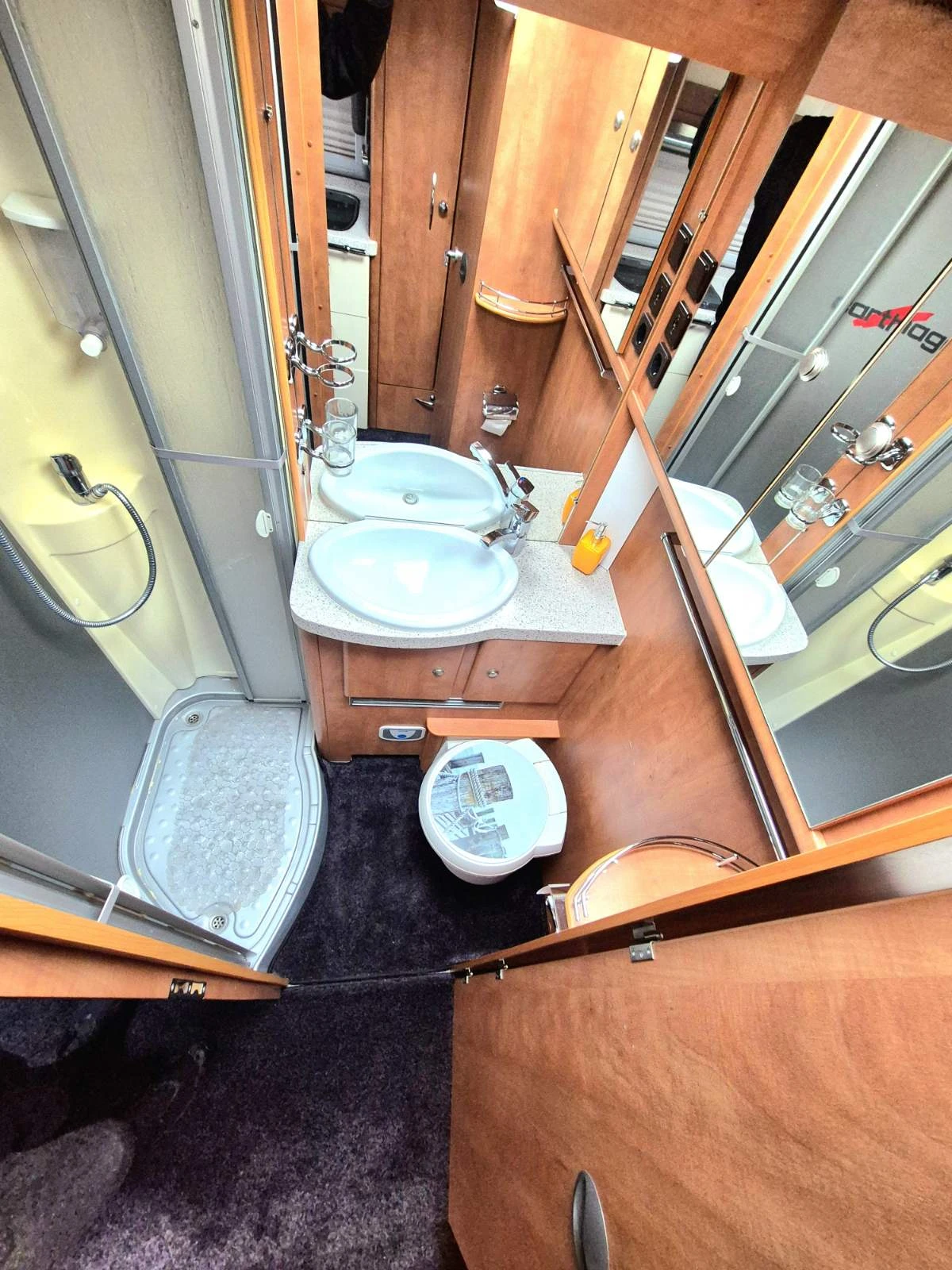 Кемпер Carthago S-Plus 51 Iveco 50C18, снимка 11 - Каравани и кемпери - 53745468