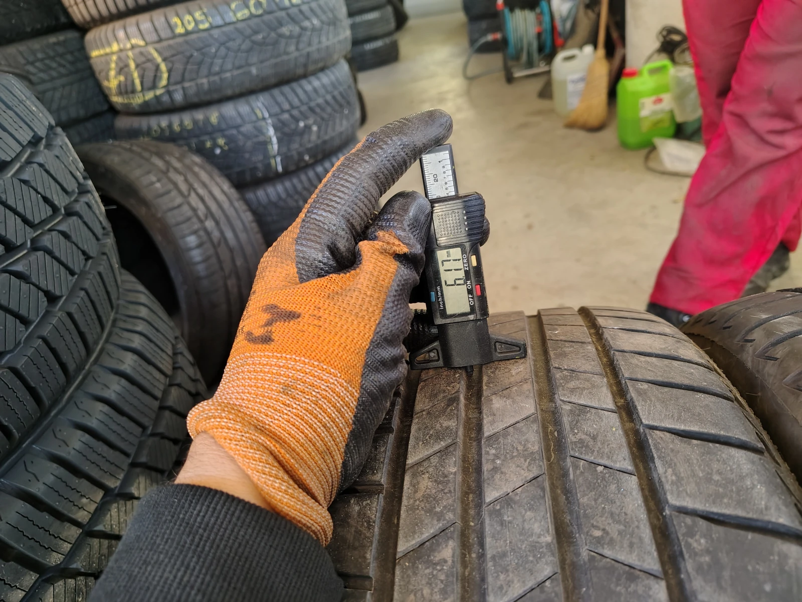 Гуми Летни 215/50R17, снимка 4 - Гуми и джанти - 53776063