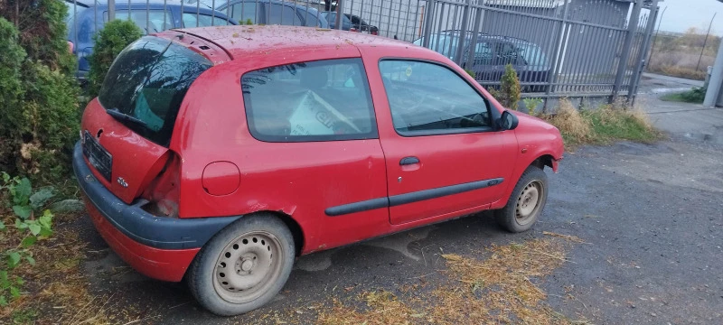 Renault Clio 2, снимка 7 - Автомобили и джипове - 47098573