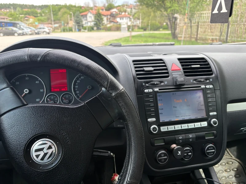 VW Golf, снимка 8 - Автомобили и джипове - 51100422