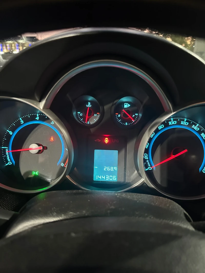 Chevrolet Cruze, снимка 5 - Автомобили и джипове - 51501010