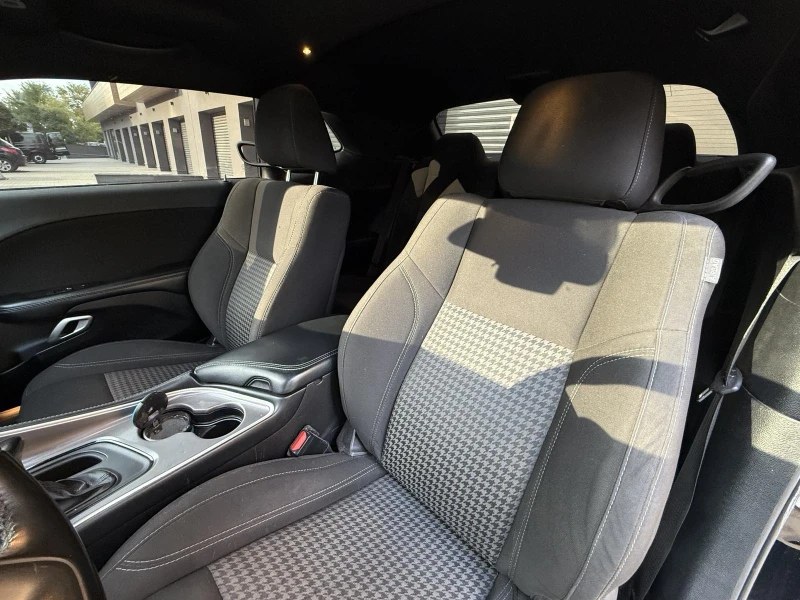Dodge Challenger 3.6V6* SXT* ANDROIDNAVI* РЕАЛНИ КМ* ПЕРФЕКТНА, снимка 9 - Автомобили и джипове - 51926226
