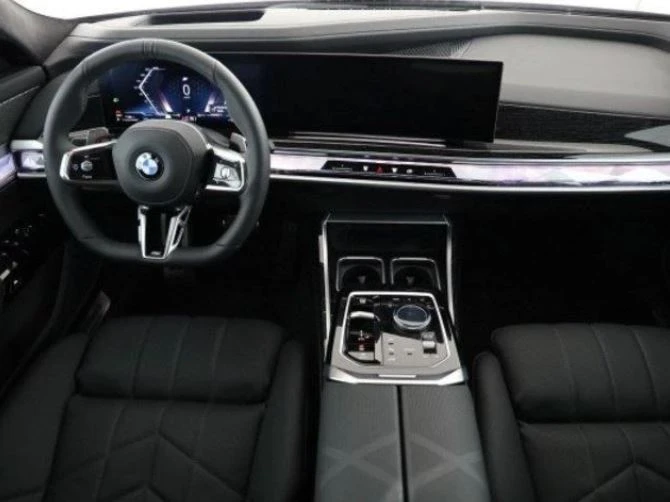 BMW 750 e xDrive M Sport, TV 31'' - изображение 7