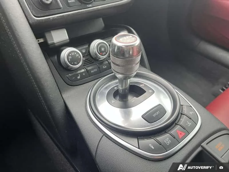 Audi R8 * 5.2L * KEYLESS* ПОДГРЕВ* NAVI* * , снимка 9 - Автомобили и джипове - 53642742