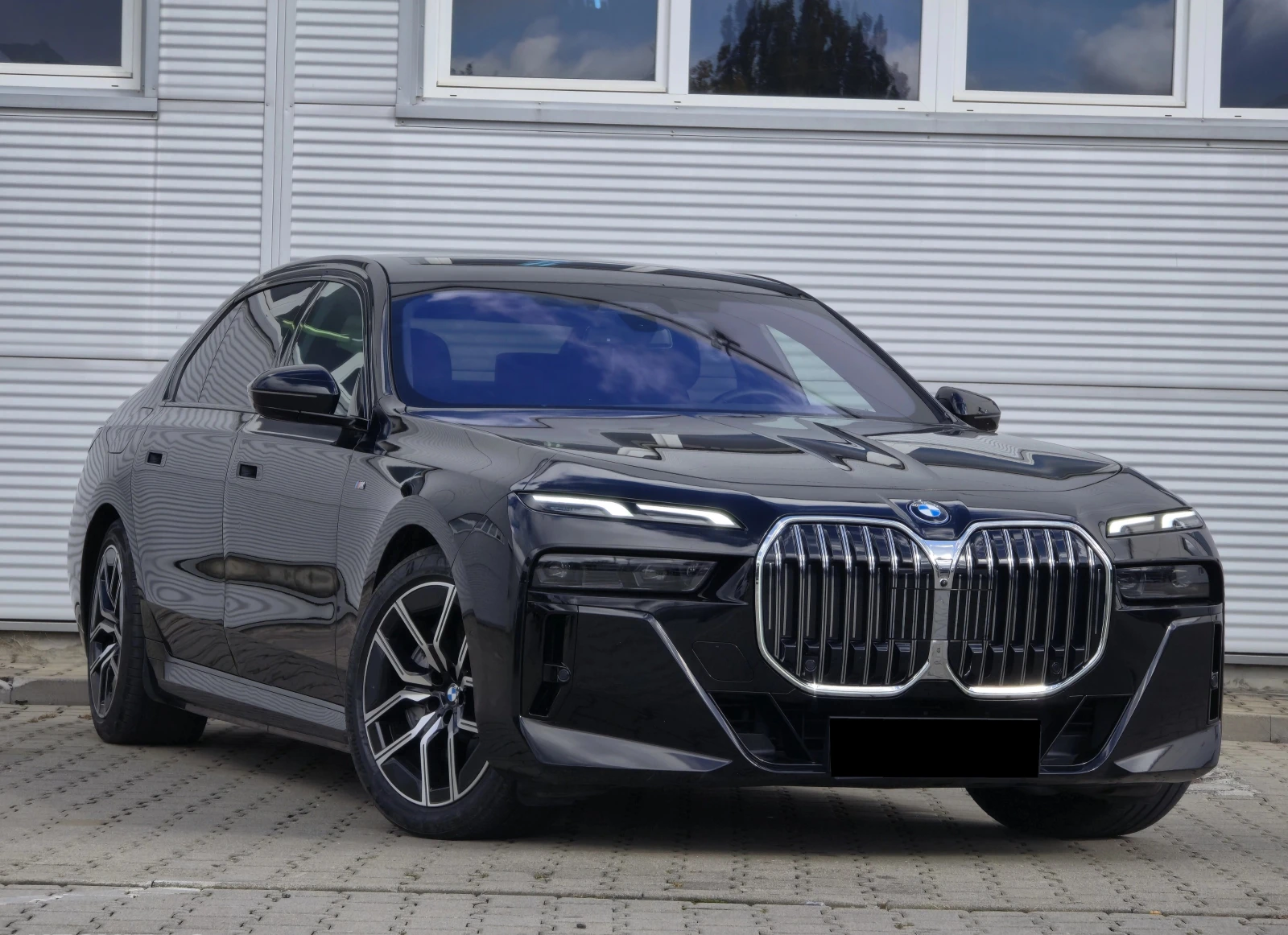 BMW 750 e Hybrid M-Sport, Massage, B/W, снимка 1