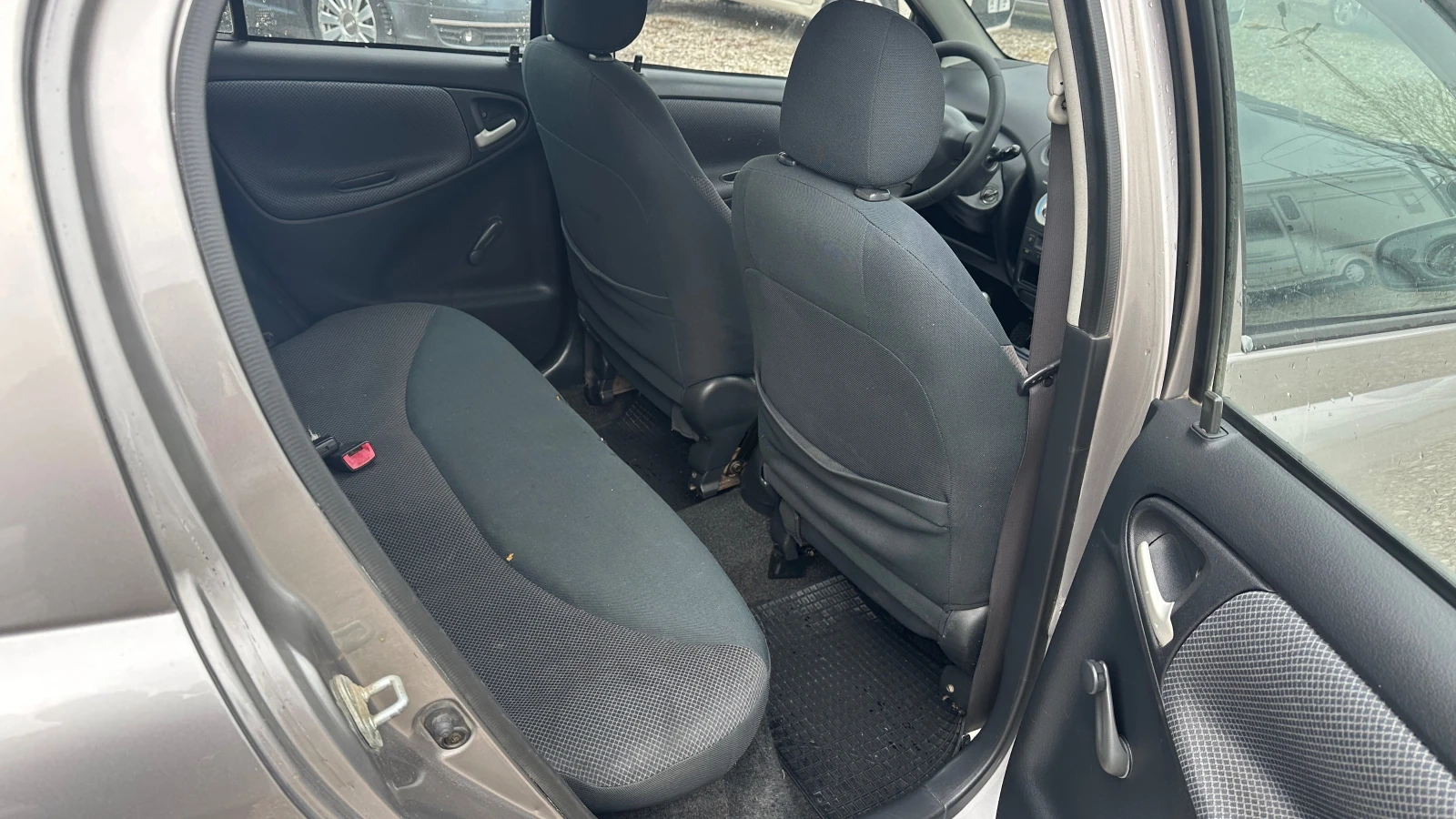 Toyota Yaris 1.4d-4d-face-Италия - изображение 9