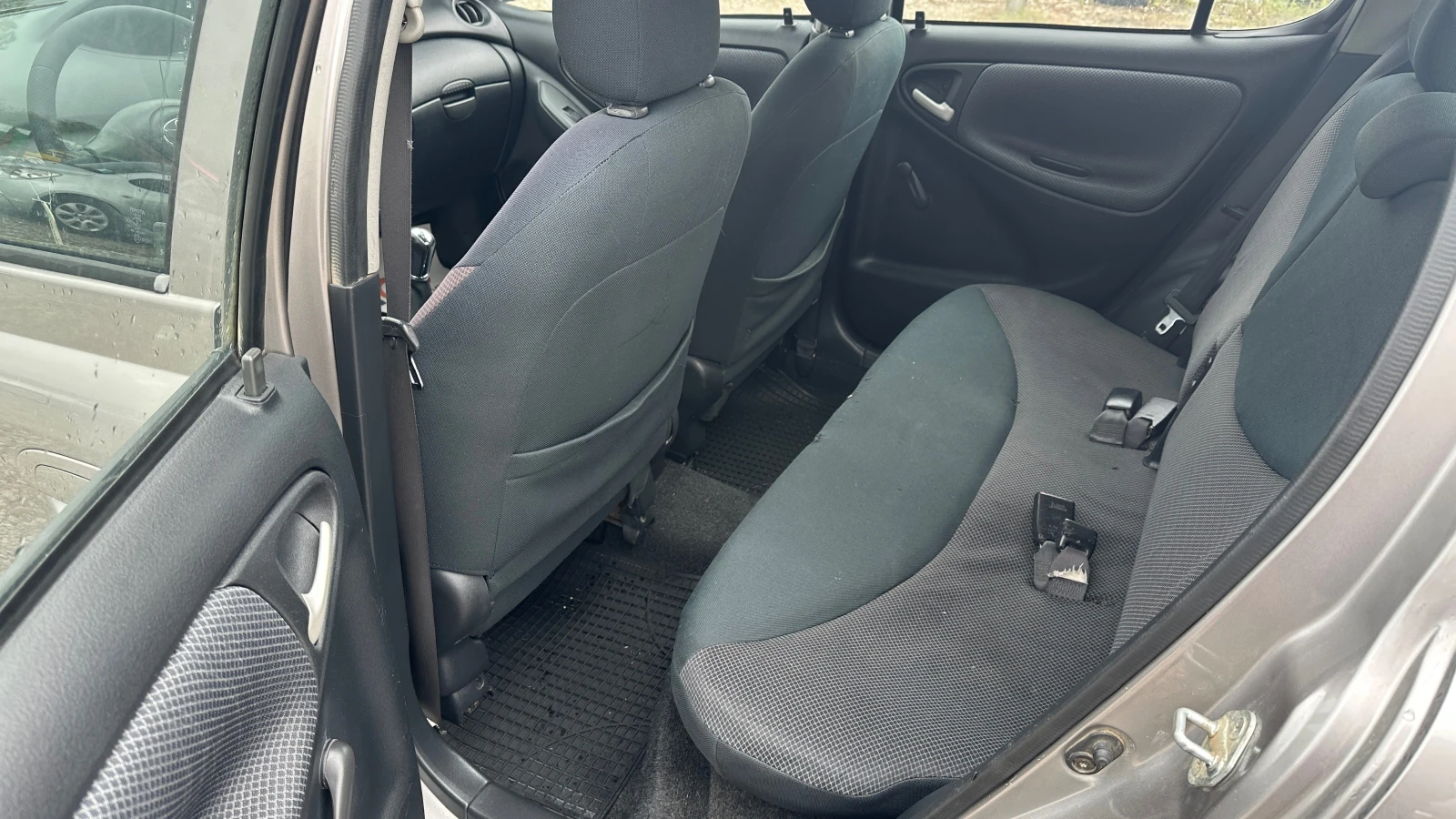 Toyota Yaris 1.4d-4d-face-Италия - изображение 8