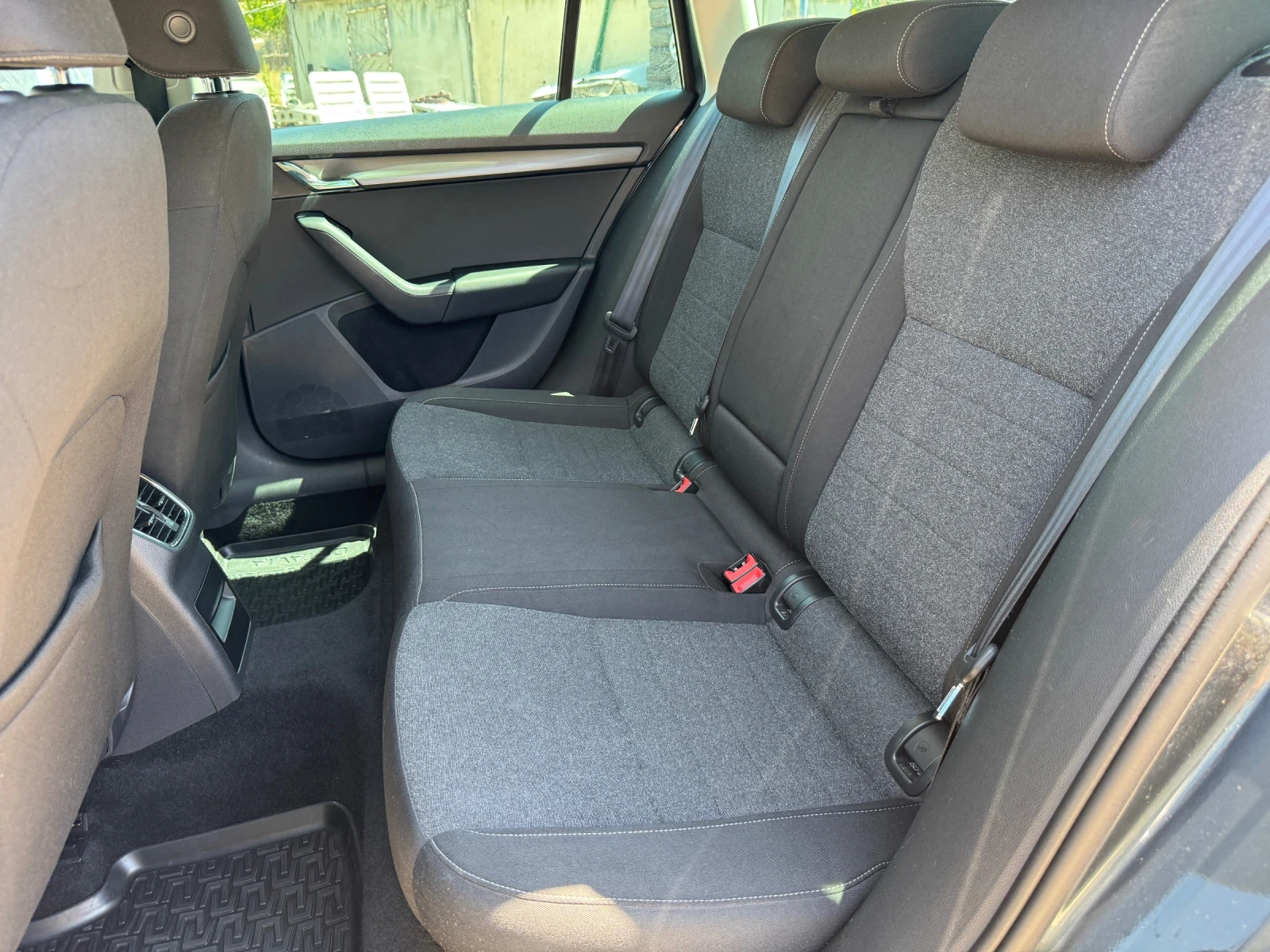 Skoda Octavia 2.0TDi DSG - изображение 8