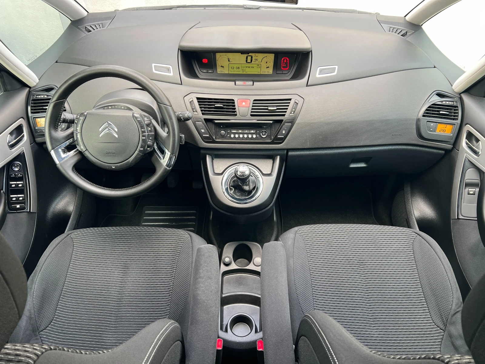 Citroen C4 Picasso 1.6eHDi ПРОЧЕТИ ОПИСАНИЕТО - изображение 7