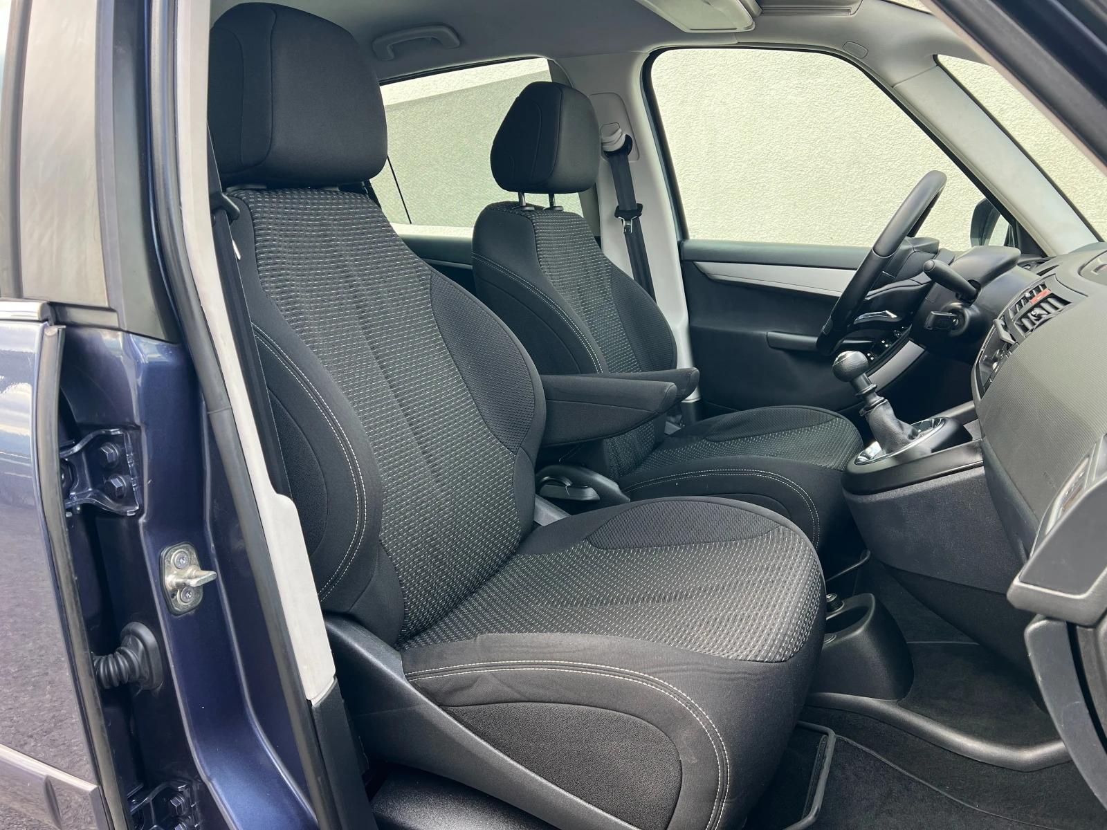 Citroen C4 Picasso 1.6eHDi ПРОЧЕТИ ОПИСАНИЕТО - изображение 9