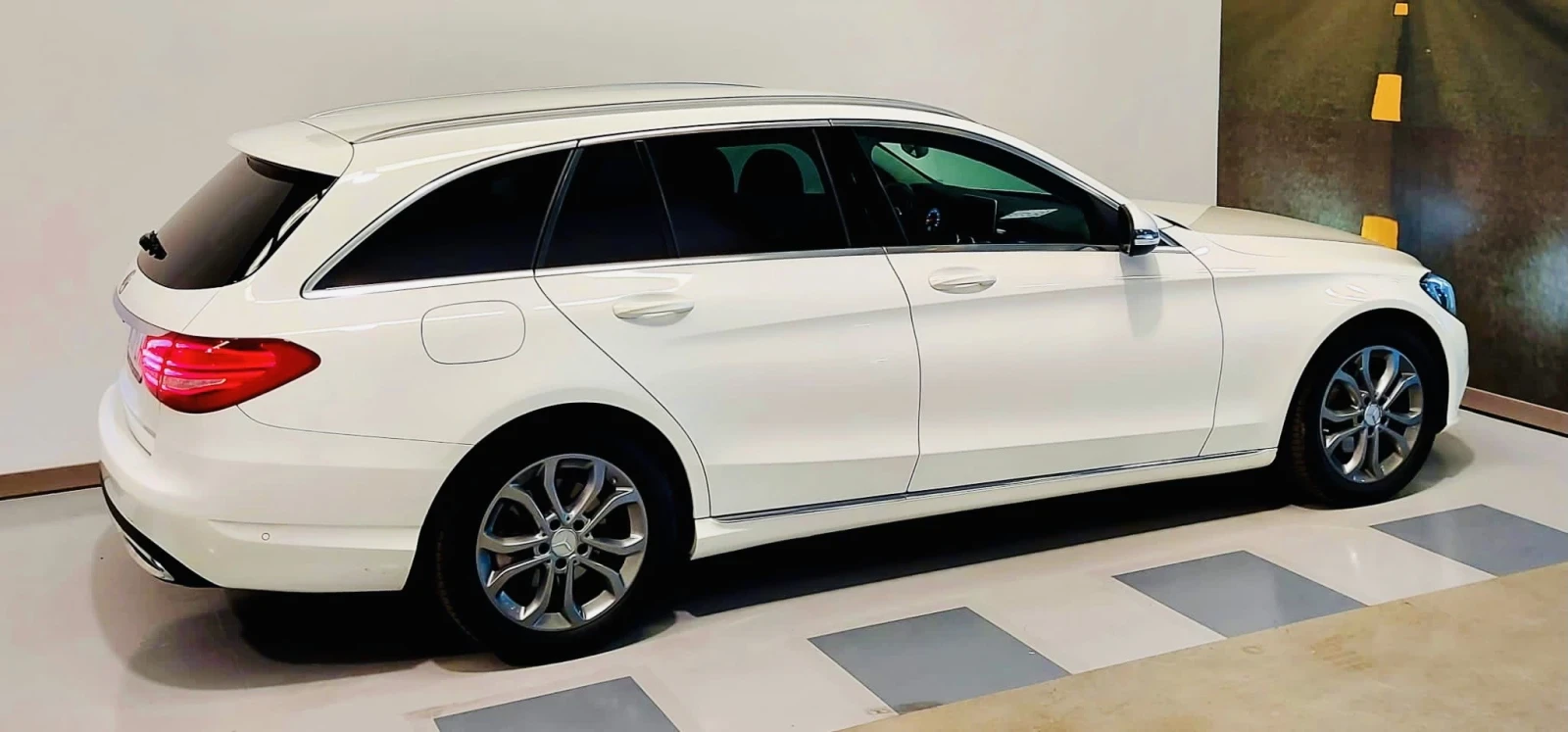 Mercedes-Benz 220  - изображение 7