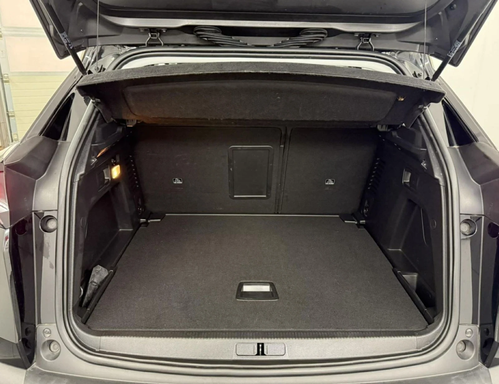 Peugeot 3008 1.5 BlueHDI 130.NAVI.LED.KAMERA, снимка 17 - Автомобили и джипове - 53806697