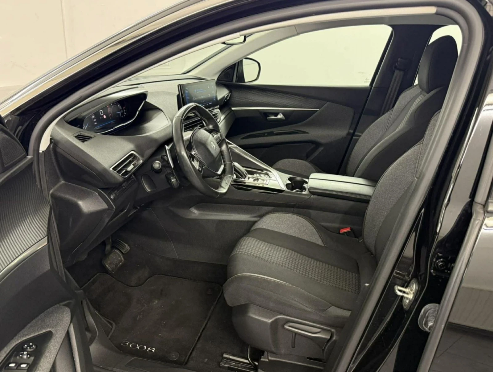 Peugeot 3008 1.5 BlueHDI 130.NAVI.LED.KAMERA, снимка 12 - Автомобили и джипове - 53806697