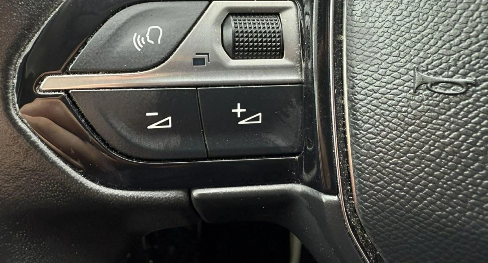 Peugeot 3008 1.5 BlueHDI 130.NAVI.LED.KAMERA, снимка 15 - Автомобили и джипове - 53806697