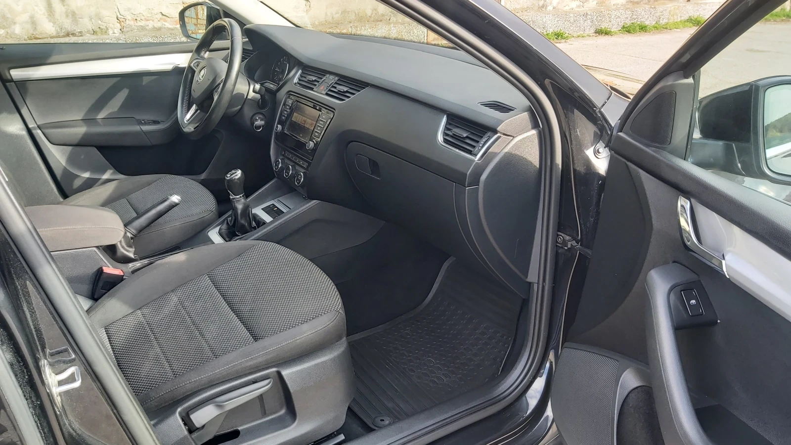 Skoda Octavia 1.6 tdi 4x4, снимка 9 - Автомобили и джипове - 54402879