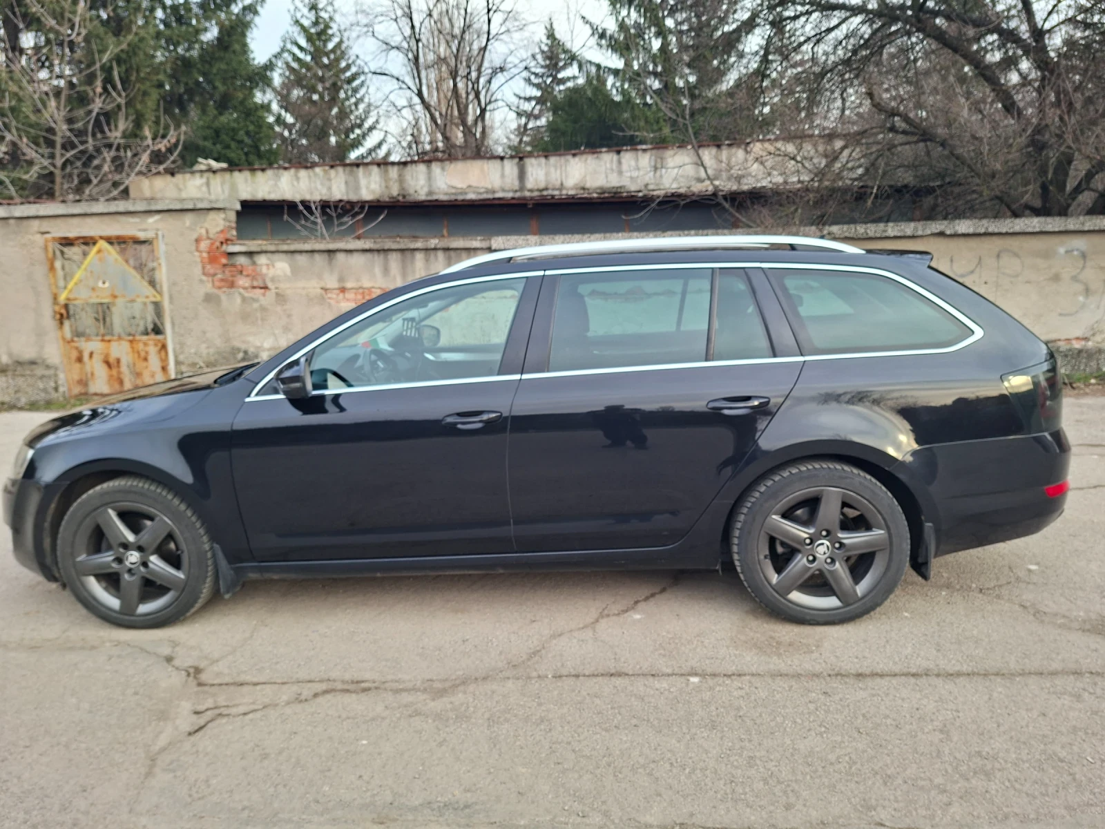 Skoda Octavia 1.6 tdi 4x4, снимка 6 - Автомобили и джипове - 54402879