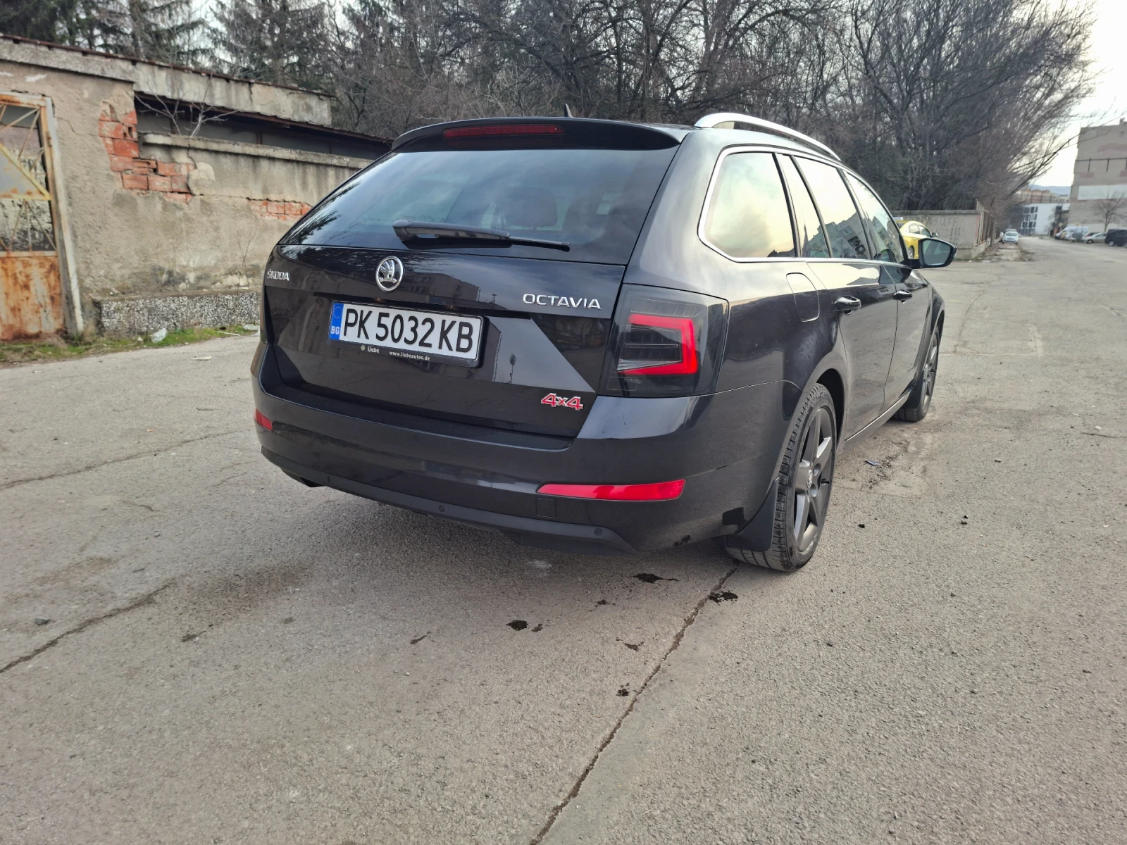 Skoda Octavia 1.6 tdi 4x4, снимка 3 - Автомобили и джипове - 54402879