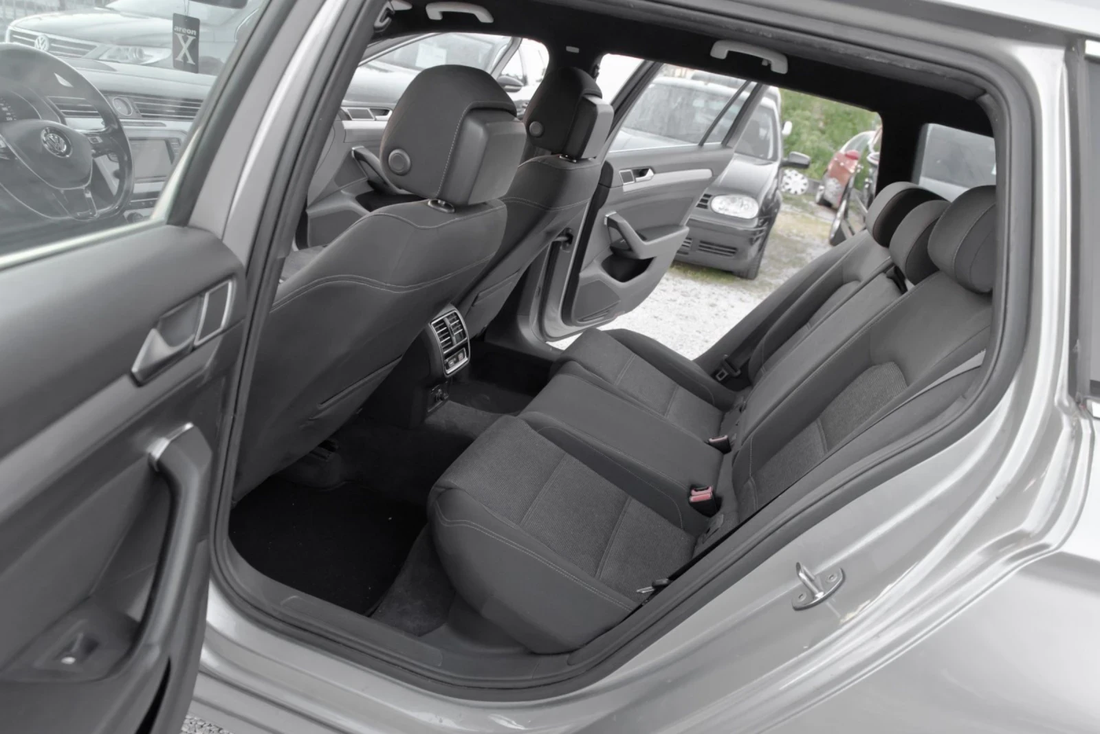 VW Passat, снимка 12 - Автомобили и джипове - 54794791