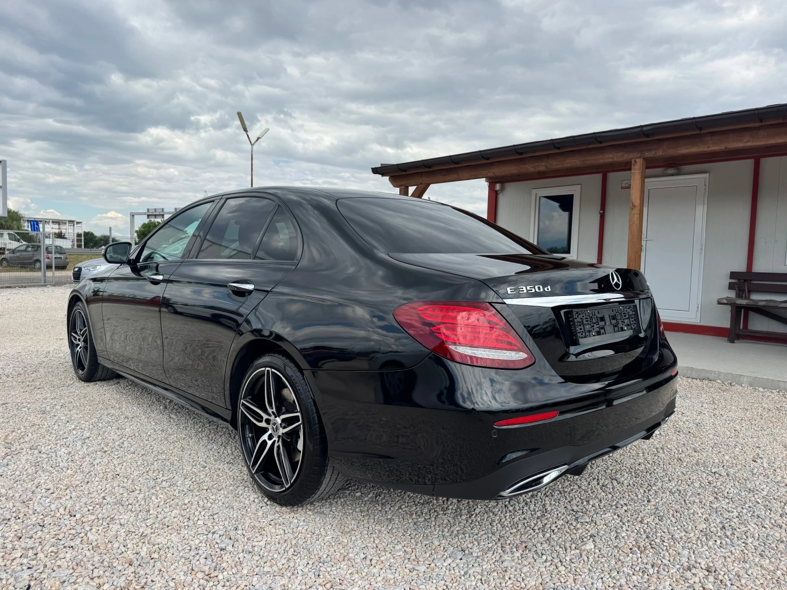 Mercedes-Benz E 350 * AMG* Line* Digital* Head/Up* BURMESTER* , снимка 3 - Автомобили и джипове - 55197618