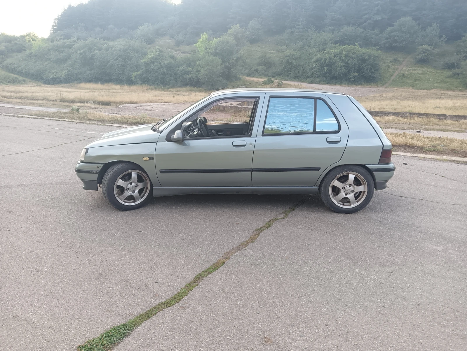 Renault Clio 1.8, 8v, Baccara, снимка 4 - Автомобили и джипове - 56528382