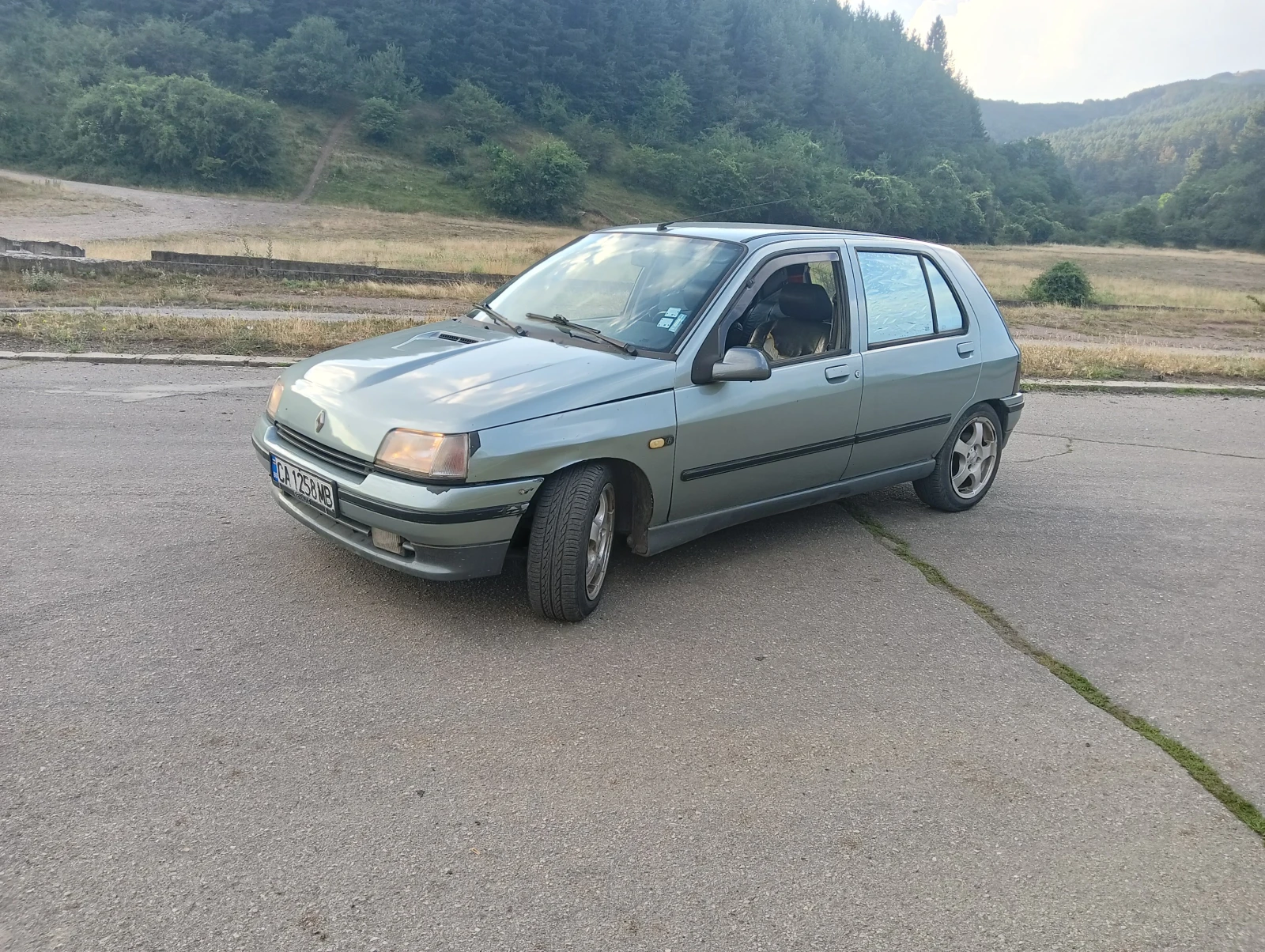 Renault Clio 1.8, 8v, Baccara, снимка 3 - Автомобили и джипове - 56528382