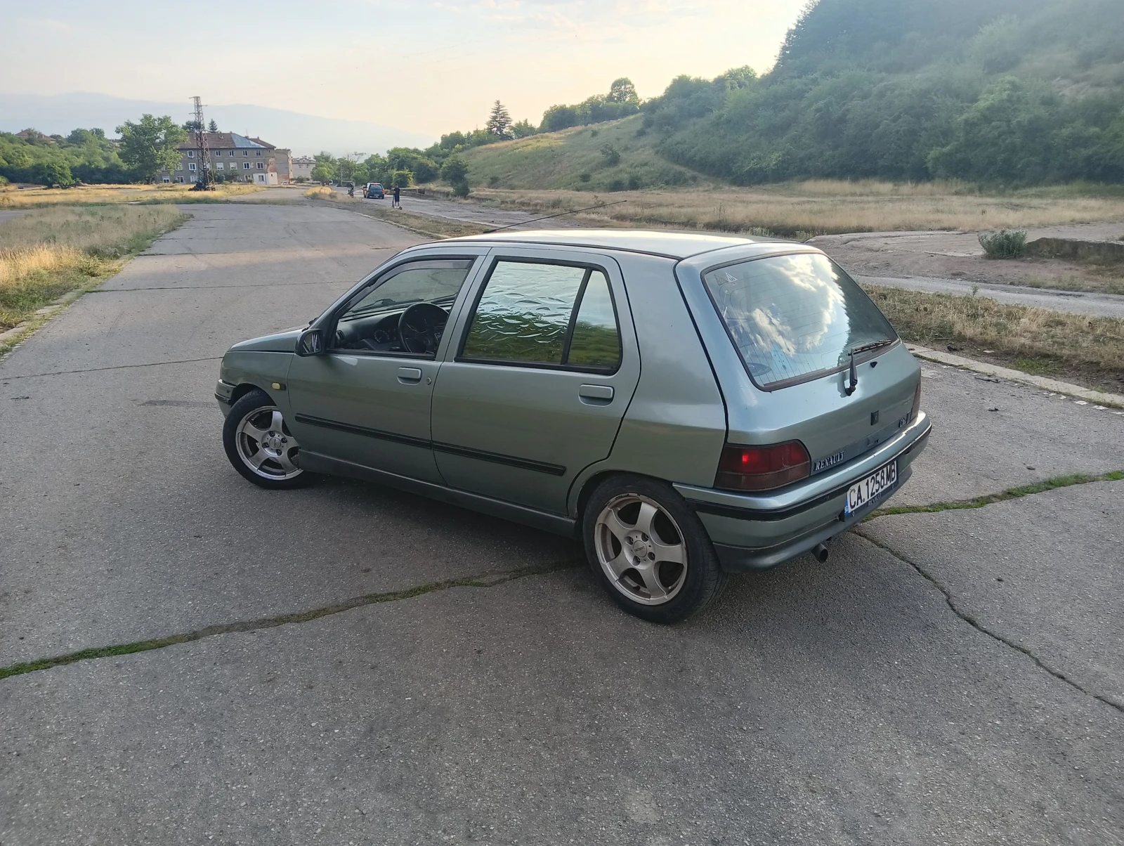 Renault Clio 1.8, 8v, Baccara, снимка 5 - Автомобили и джипове - 56528382
