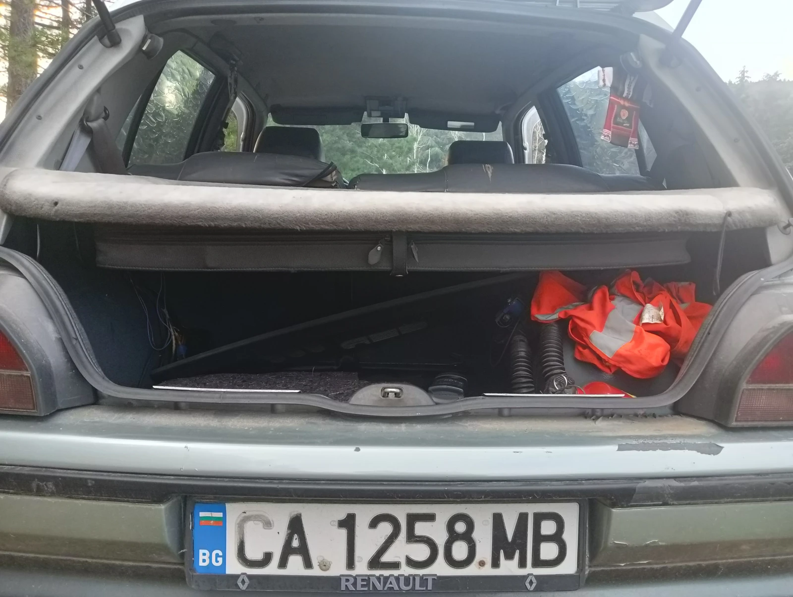 Renault Clio 1.8, 8v, Baccara, снимка 13 - Автомобили и джипове - 56528382