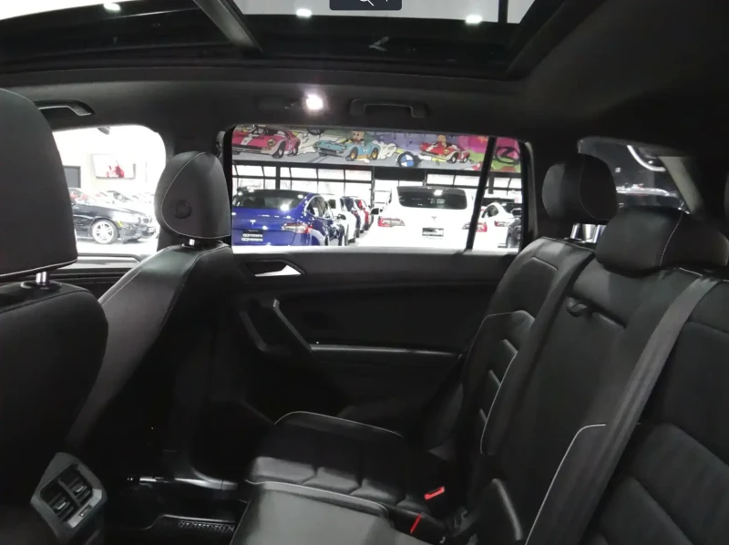 VW Tiguan  R-LINE* HIGHLINE* BACK CAM* PANO* CARPLAY* , снимка 8 - Автомобили и джипове - 53273027
