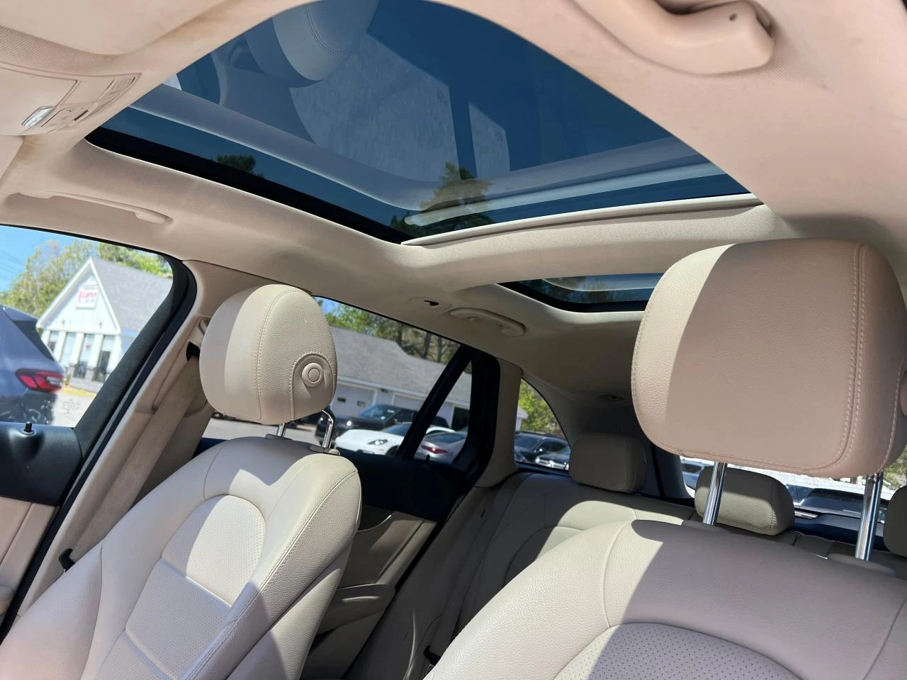 Mercedes-Benz GLC 300 Keyless/Подгрев/Следене на ленти/Panorma - изображение 9