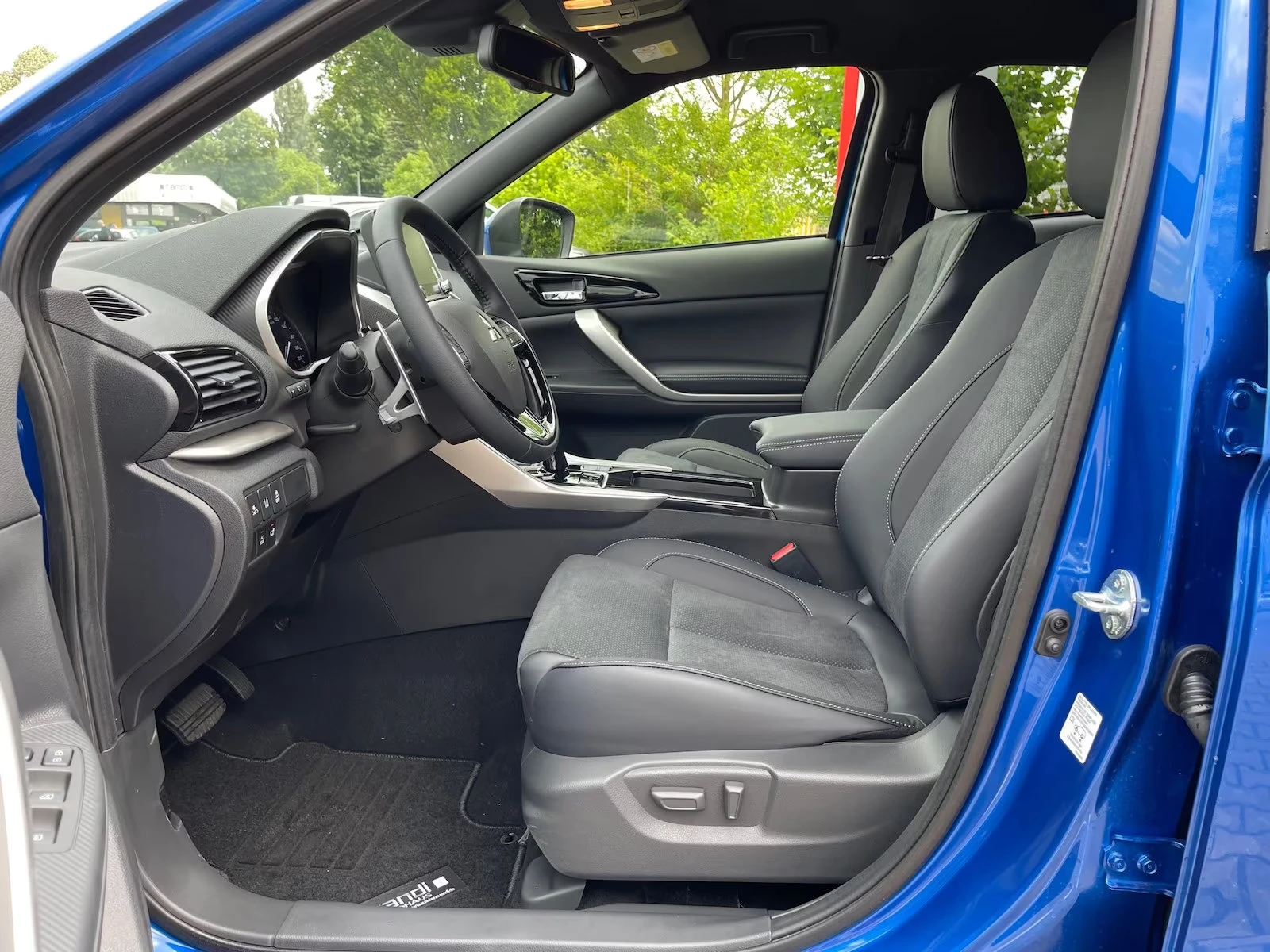 Mitsubishi Eclipse Cross 2.4PHEV/188HP/SELECT-PLUS/4X4/360/NAVI/820v - изображение 10