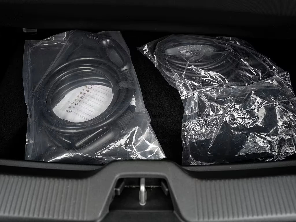 Volvo EX30 P3 ESSENTIAL , снимка 16 - Автомобили и джипове - 54225202