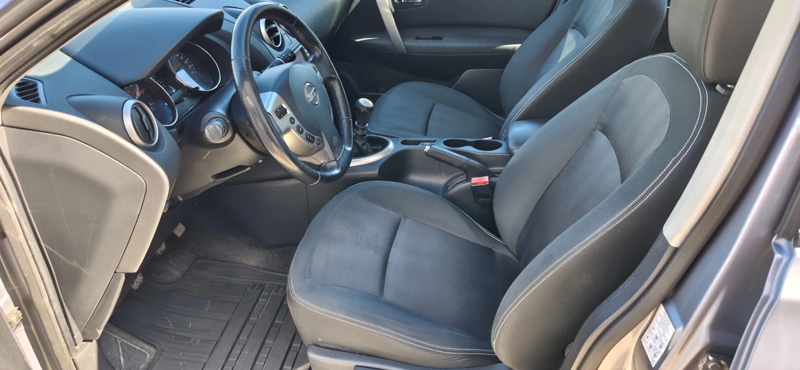 Nissan Qashqai 1.5DCI * 360  Камери* Навигация* , снимка 12 - Автомобили и джипове - 56446274