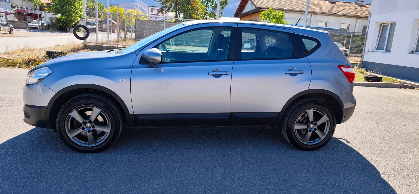 Nissan Qashqai 1.5DCI * 360  Камери* Навигация* , снимка 4 - Автомобили и джипове - 56446274