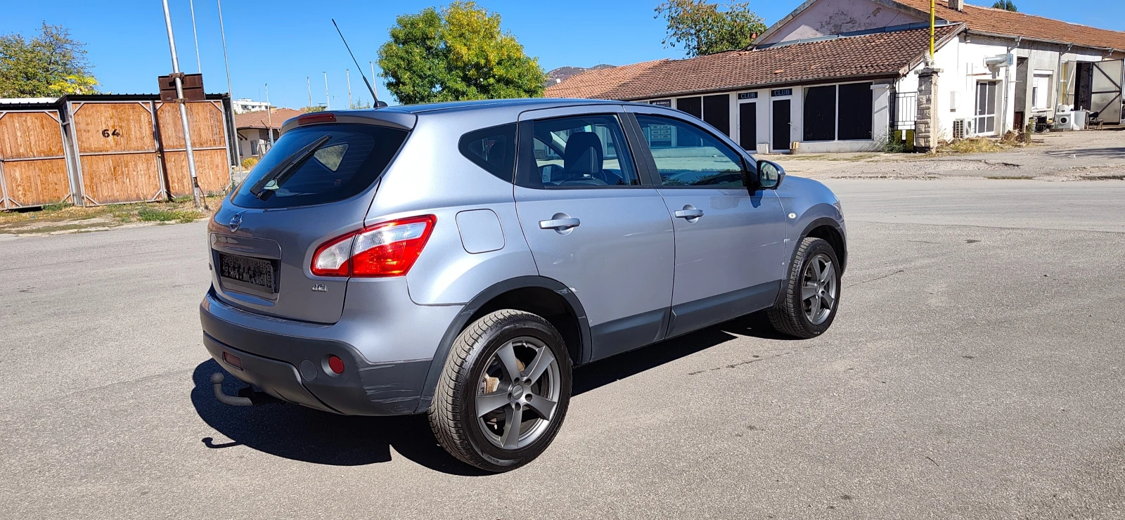 Nissan Qashqai 1.5DCI * 360  Камери* Навигация* , снимка 2 - Автомобили и джипове - 56446274