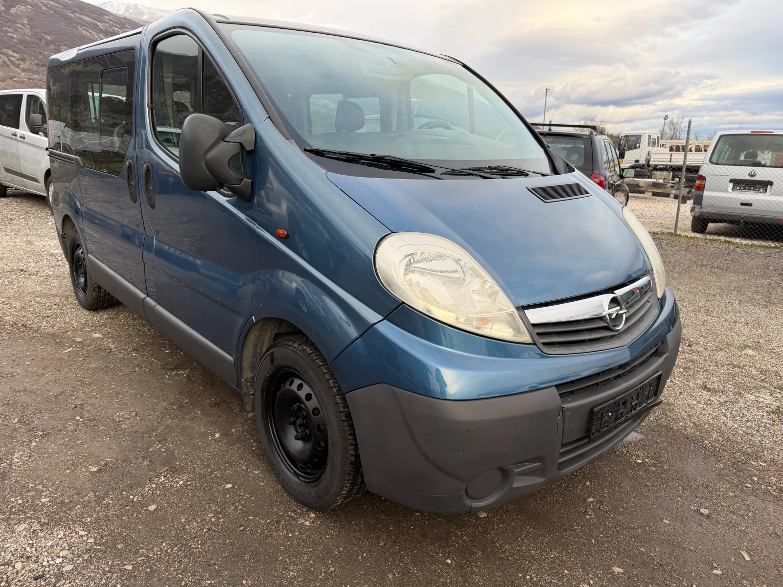 Opel Vivaro 2.0 ГЪРЦИЯ 121000 КМ - изображение 3