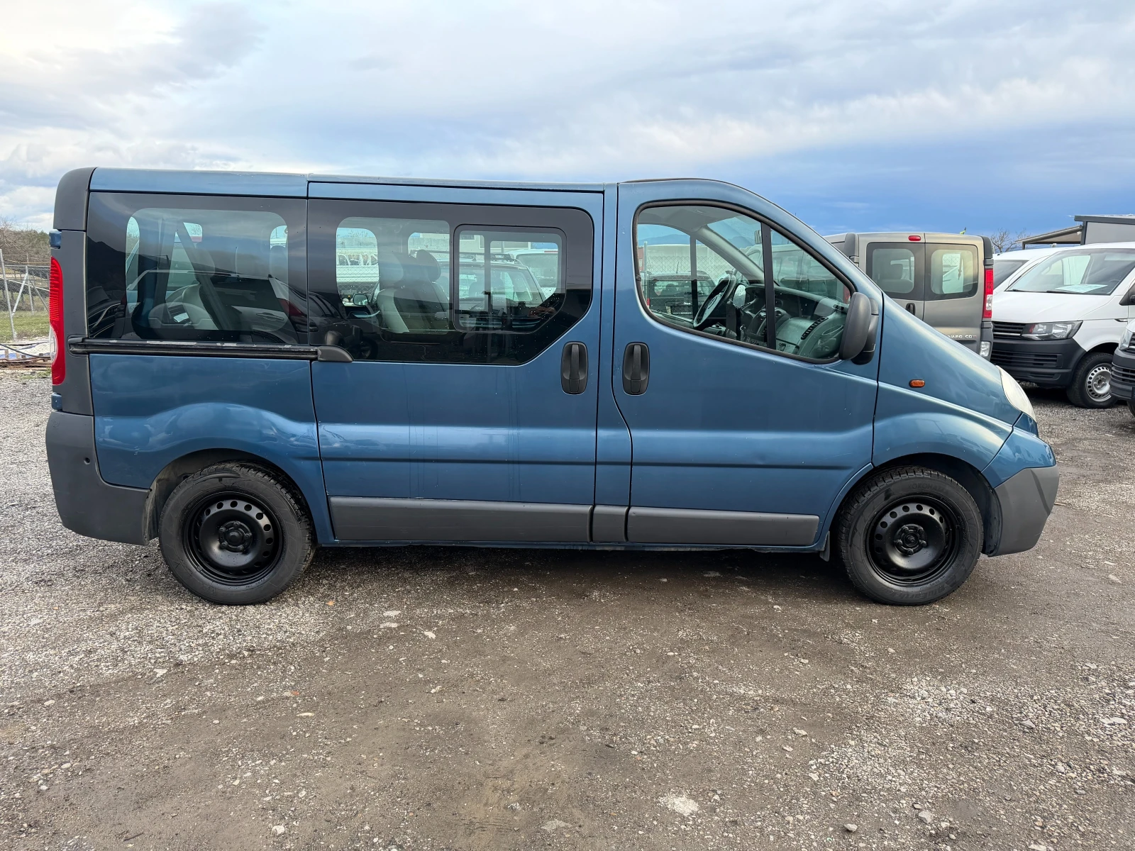 Opel Vivaro 2.0 ГЪРЦИЯ 121000 КМ - изображение 5