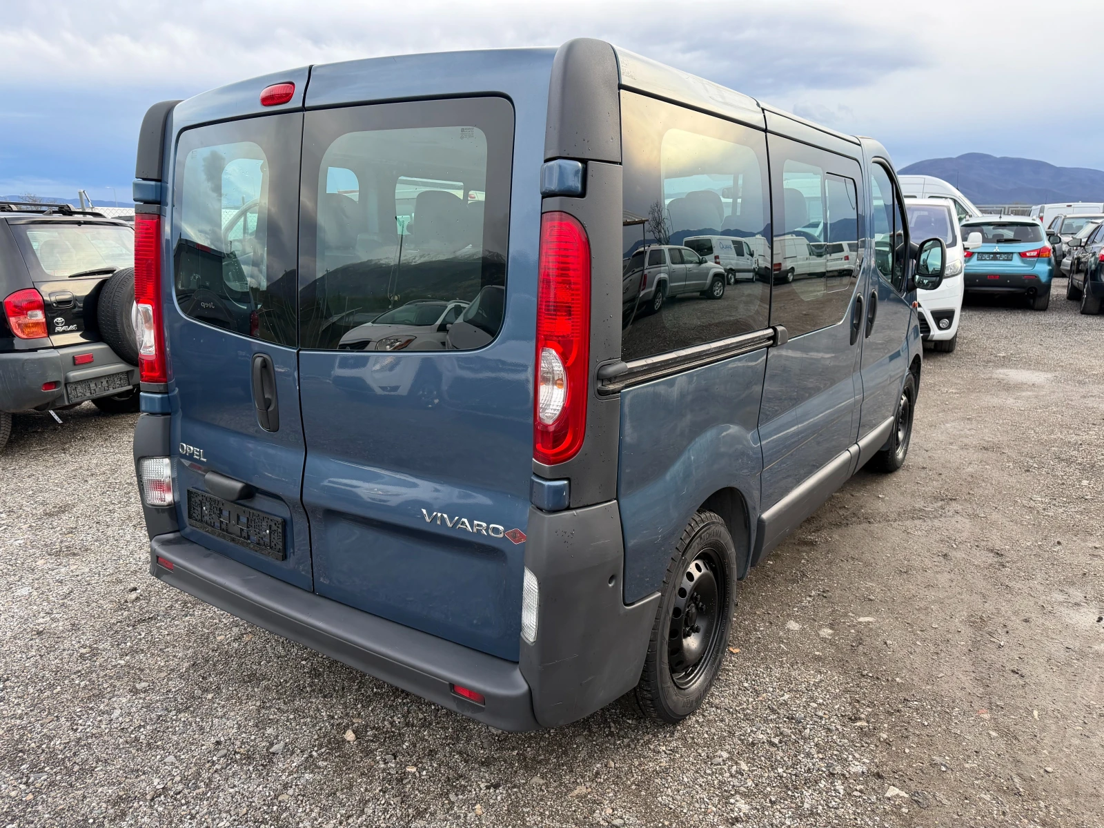Opel Vivaro 2.0 ГЪРЦИЯ 121000 КМ - изображение 6