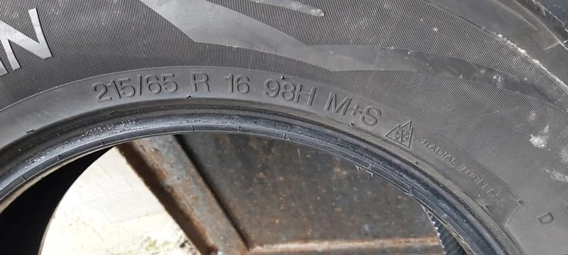 Гуми Зимни 215/65R16, снимка 7 - Гуми и джанти - 32571745