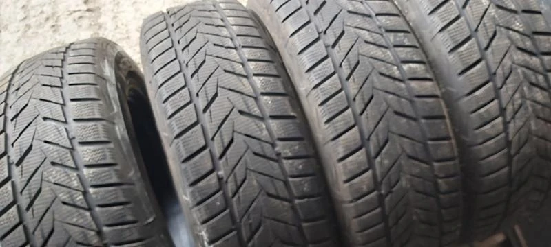 Гуми Зимни 215/65R16, снимка 2 - Гуми и джанти - 32571745