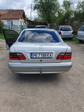 Mercedes-Benz E 200, снимка 1 - Автомобили и джипове - 45156499