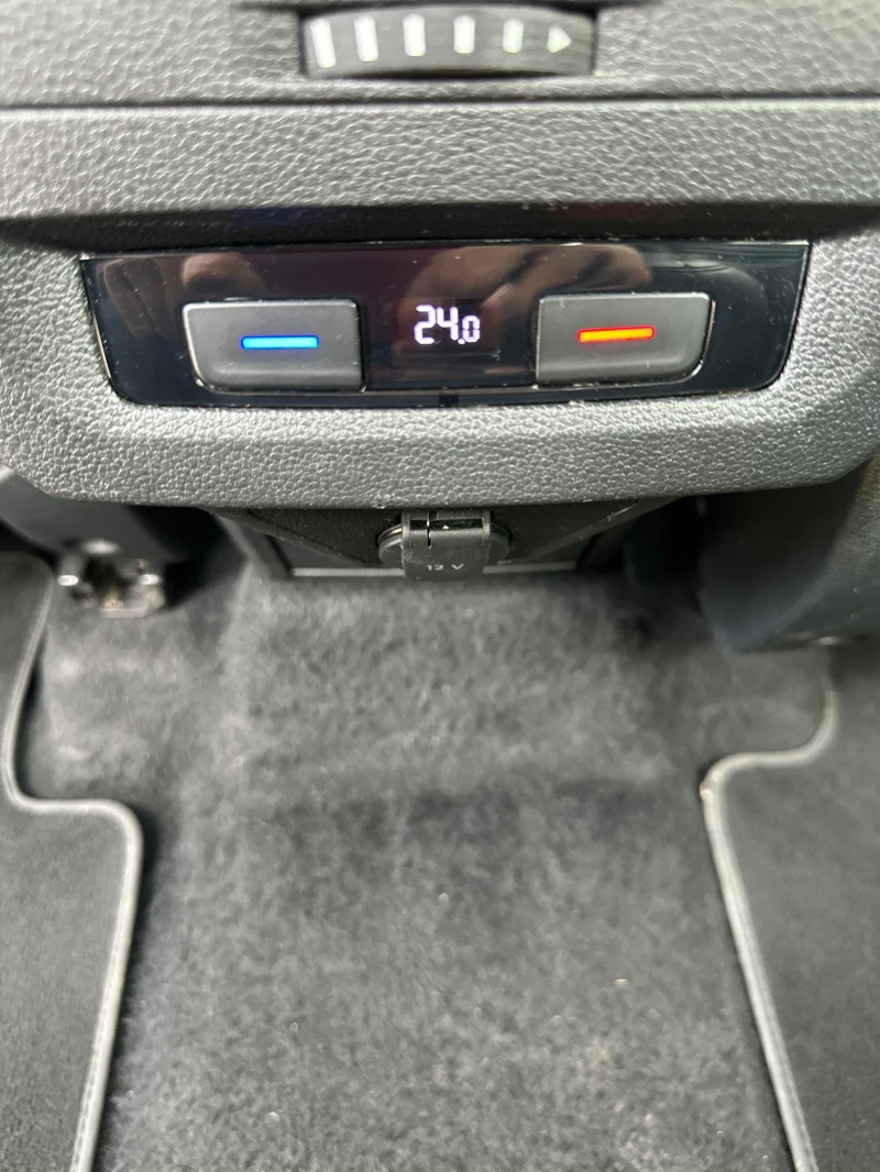 VW Touran R-Line КОЖА 190кс 6+ 1 автоматик , снимка 15 - Автомобили и джипове - 53056883