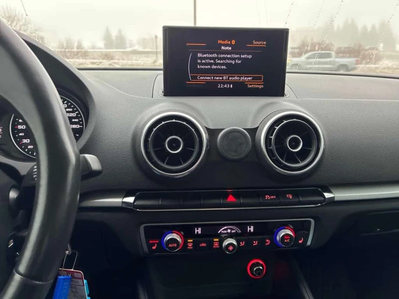 Audi A3 * 4dr Sdn FrontTrak TDI Komfort * CARFAX * ЦЕНА ДО, снимка 7 - Автомобили и джипове - 53529218