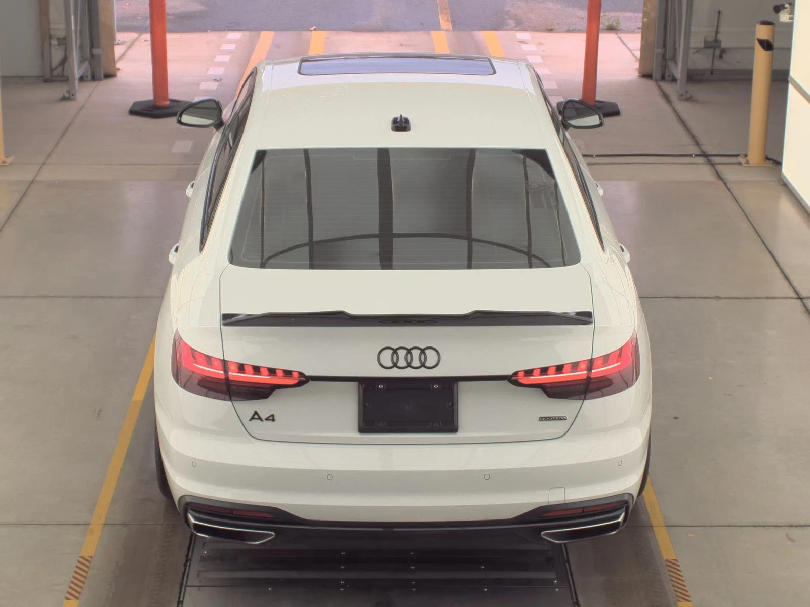 Audi A4 S line Premium Plus - изображение 5