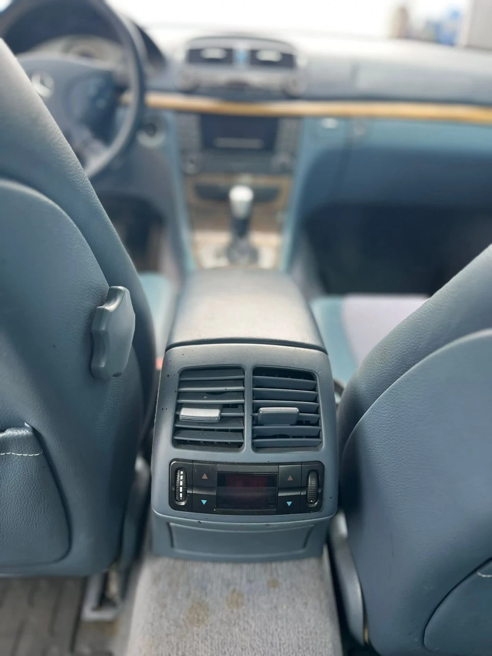Mercedes-Benz E 240 4x4, снимка 13 - Автомобили и джипове - 54468363
